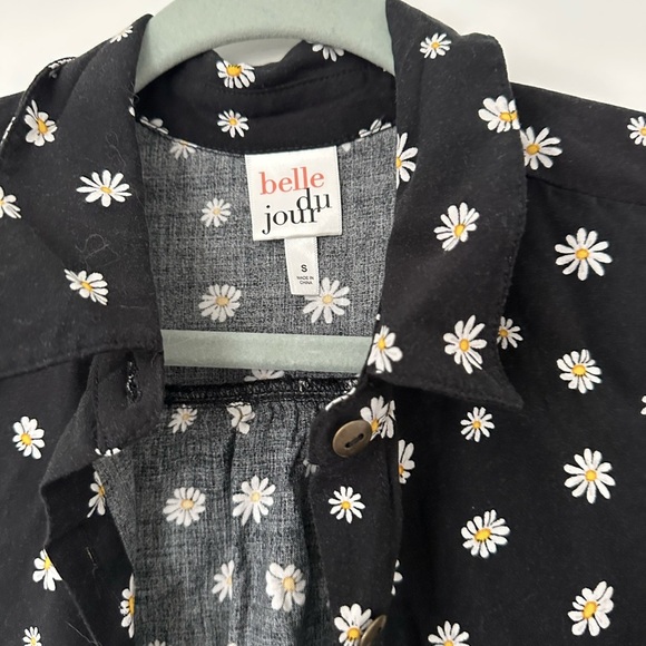 Belle Du Jour Daisy Collared Button Down Daisy Blouse - Picture 2 of 3